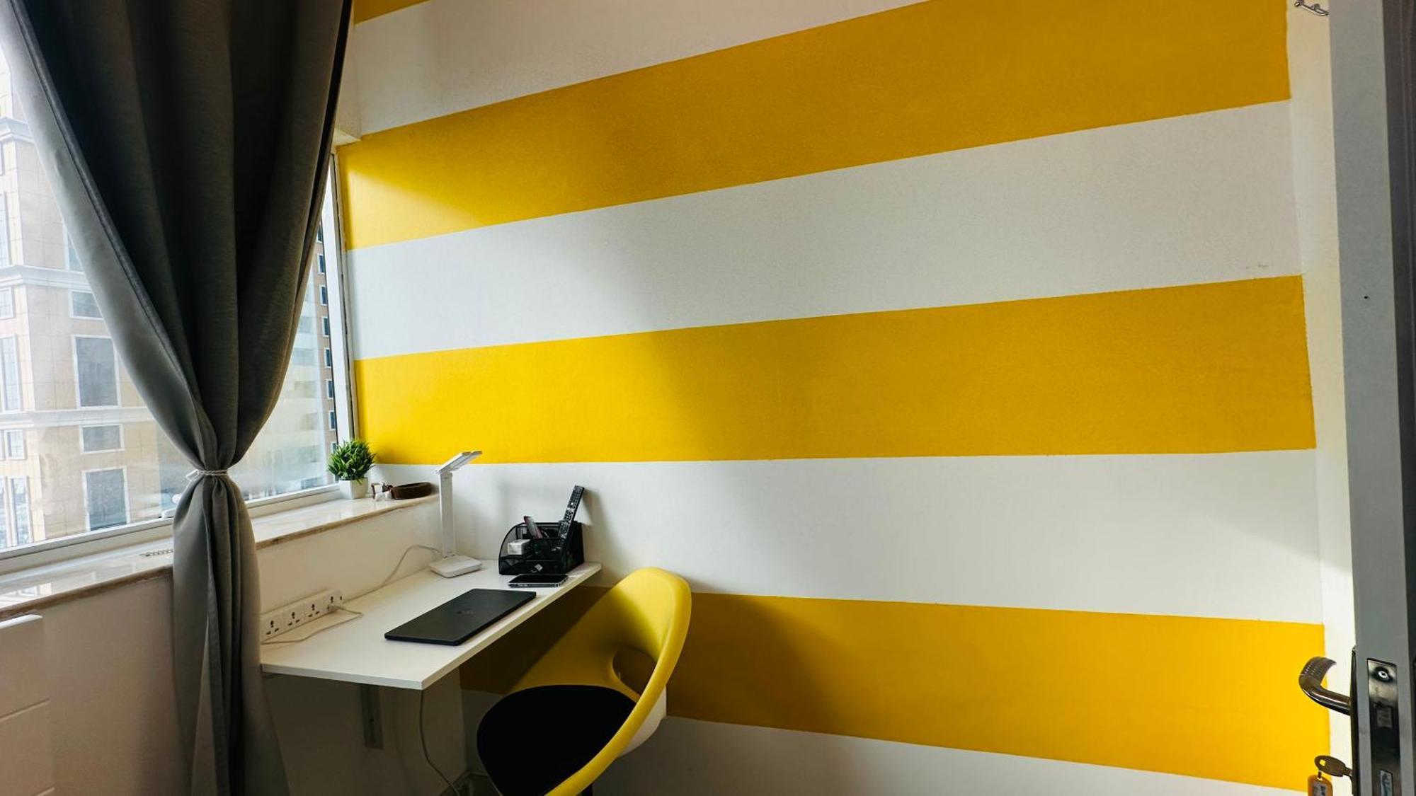 Urban Panda Hostel Marina Дубай Екстериор снимка